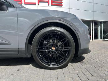 Porsche Macan Electric 