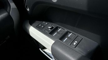 Land Rover Defender SE