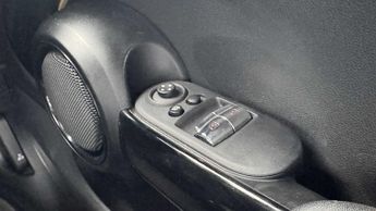 MINI Hatchback Cooper S Level 2