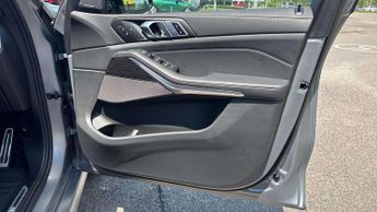 BMW X5 M60i
