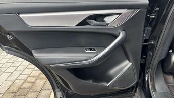 Jaguar F-PACE R-Dynamic SE Black