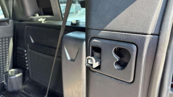 Land Rover Defender X-Dynamic SE