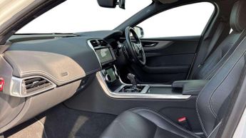 Jaguar XE R-Dynamic S