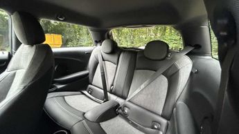 MINI Hatchback Cooper S Level 2