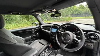 MINI Hatchback Cooper S Level 2