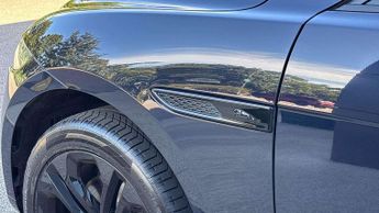 Jaguar F-PACE R-Dynamic HSE Black 90th Anniversary Edition