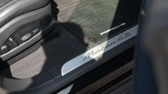 Porsche Macan Electric 