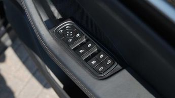 Porsche Macan Electric 