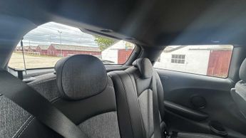 MINI Hatchback Cooper S Level 2