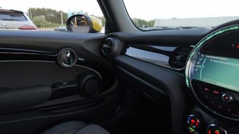 MINI Hatchback Cooper S Level 2