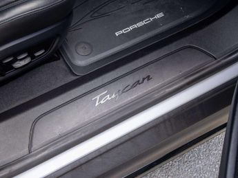 Porsche Taycan 