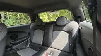 MINI Hatchback Cooper S Level 2