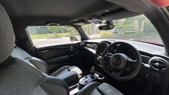 MINI Hatchback Cooper S Level 2