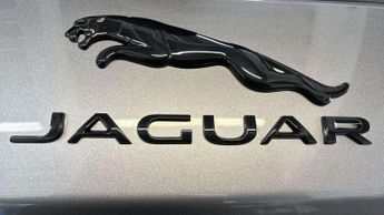 Jaguar F-PACE R-Dynamic SE Black