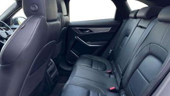Jaguar F-PACE R-Dynamic SE Black