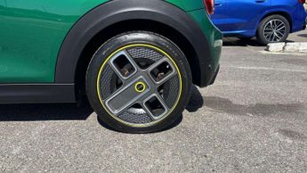 MINI Hatchback Cooper S Level 2