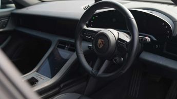 Porsche Taycan 