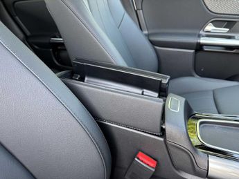 Mercedes-Benz EQA Sport Executive