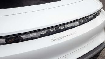Porsche Taycan 