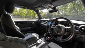 MINI Hatchback Cooper S Level 2