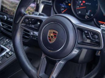 Porsche Macan Estate 