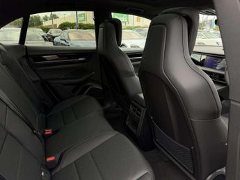 Porsche Macan Electric Estate 