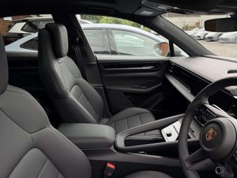 Porsche Macan Electric Estate 