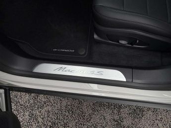 Porsche Macan Electric Estate 