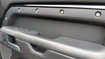Land Rover Defender X-Dynamic HSE