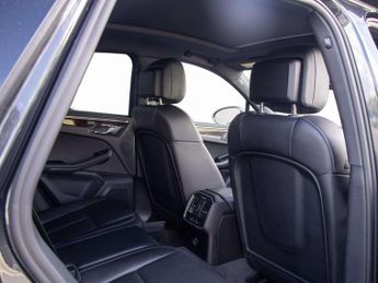 Porsche Macan Estate 