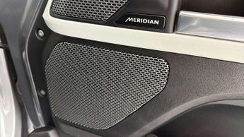 Land Rover Defender X-Dynamic SE