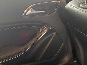 Mercedes-Benz GLA Sport