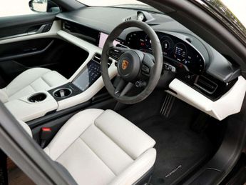 Porsche Taycan 