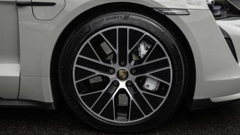 Porsche Taycan 