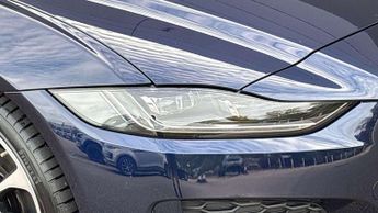 Jaguar XE R-Dynamic SE Black