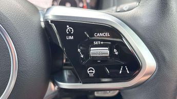 Jaguar XE R-Dynamic SE Black