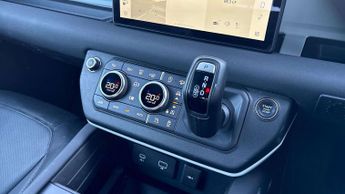 Land Rover Defender X-Dynamic SE