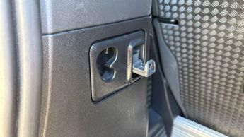 Land Rover Defender X-Dynamic SE