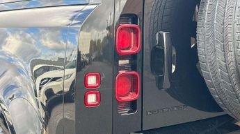 Land Rover Defender X-Dynamic SE