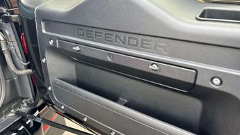 Land Rover Defender X-Dynamic SE