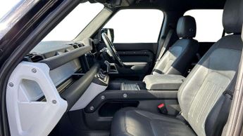 Land Rover Defender X-Dynamic SE