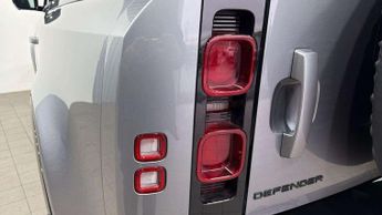 Land Rover Defender X-Dynamic SE