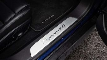 Porsche Taycan 