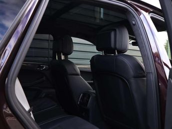 Porsche Macan Estate 
