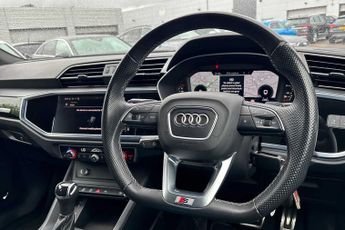 Audi Q3 Black Edition