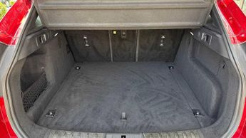 Jaguar F-PACE R-Dynamic HSE Black