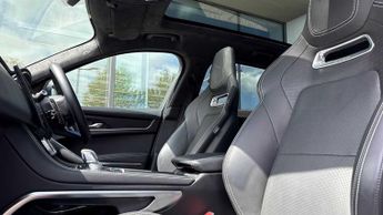 Jaguar F-PACE R-Dynamic HSE Black