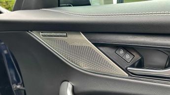 Jaguar F-PACE R-Dynamic HSE Black