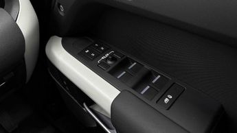 Land Rover Defender X-Dynamic SE