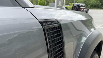 Land Rover Defender S